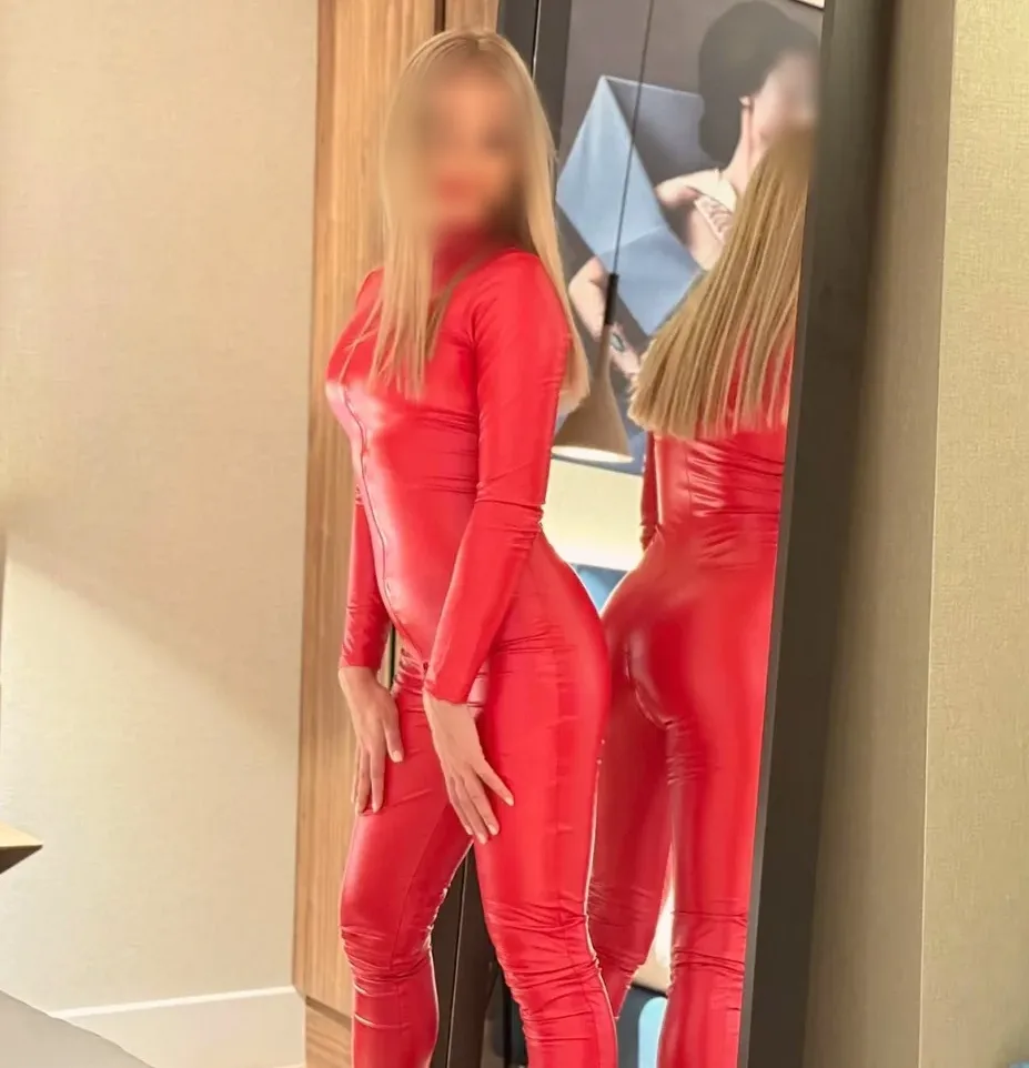 Emilia, 34