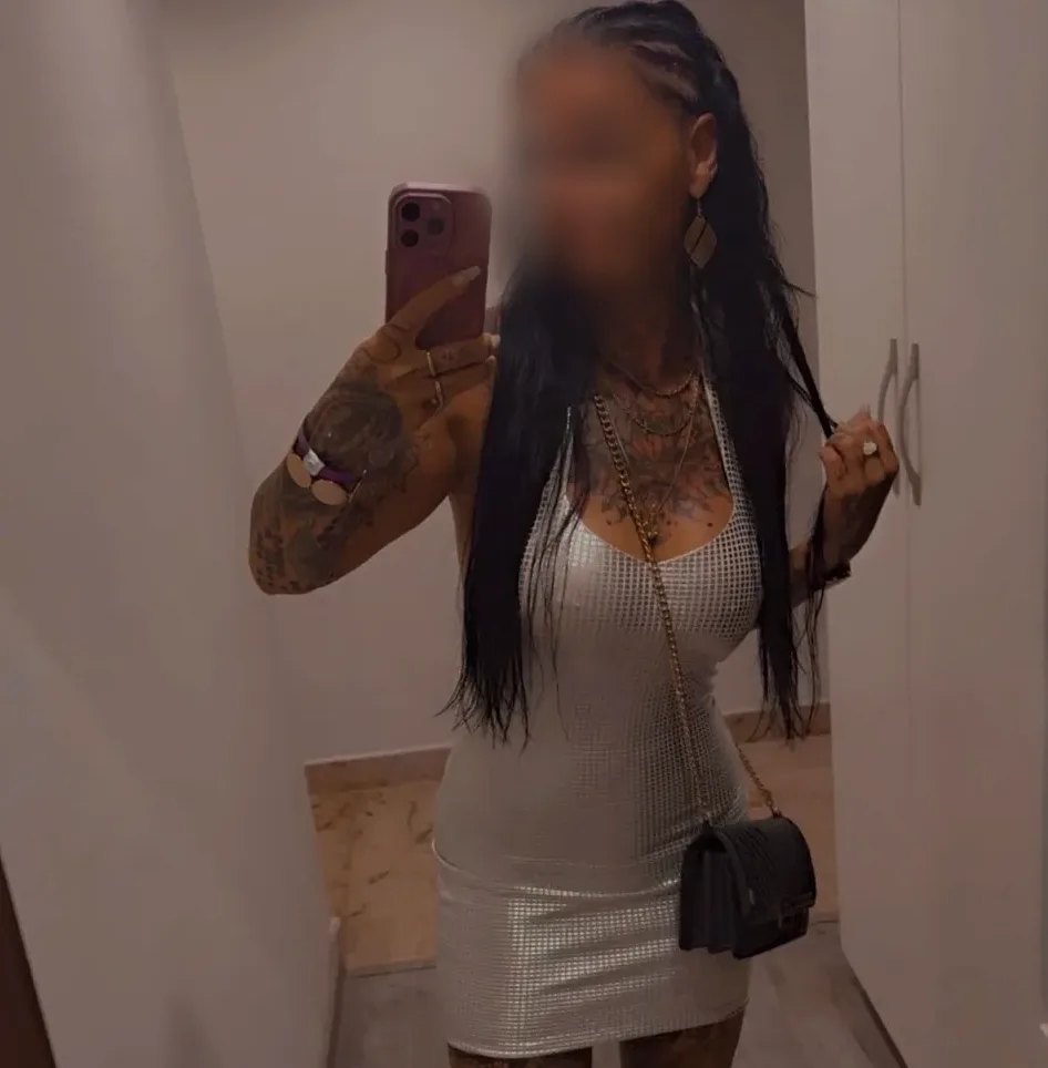 Paula, 36