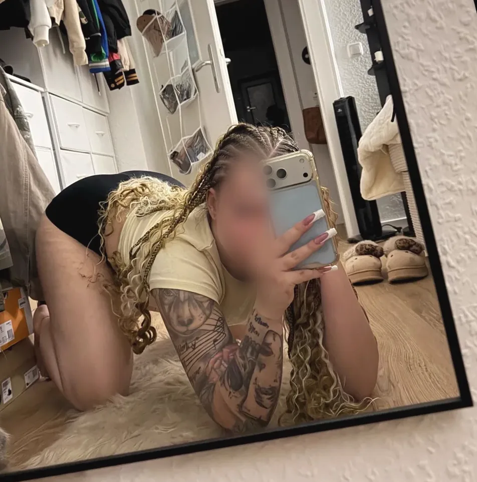 Sabrina, 30