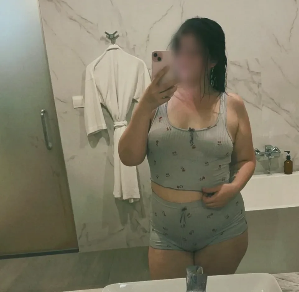 Stefanie, 27