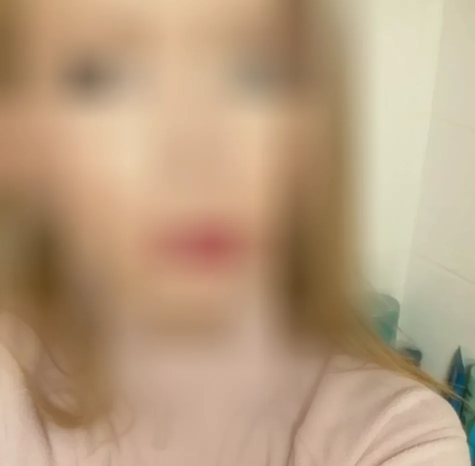 Vivien, 26